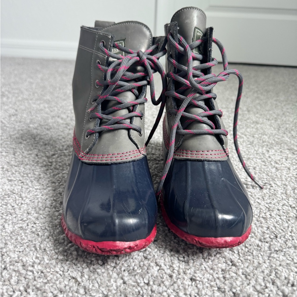 G.H. Bass & Co. Gray and Navy Winter Boots